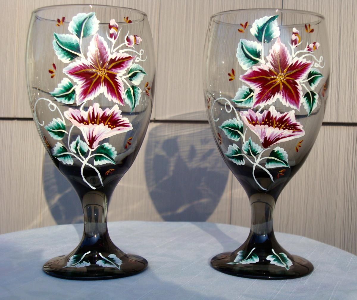 Smoke Glasses With Wine And Gold Flowers