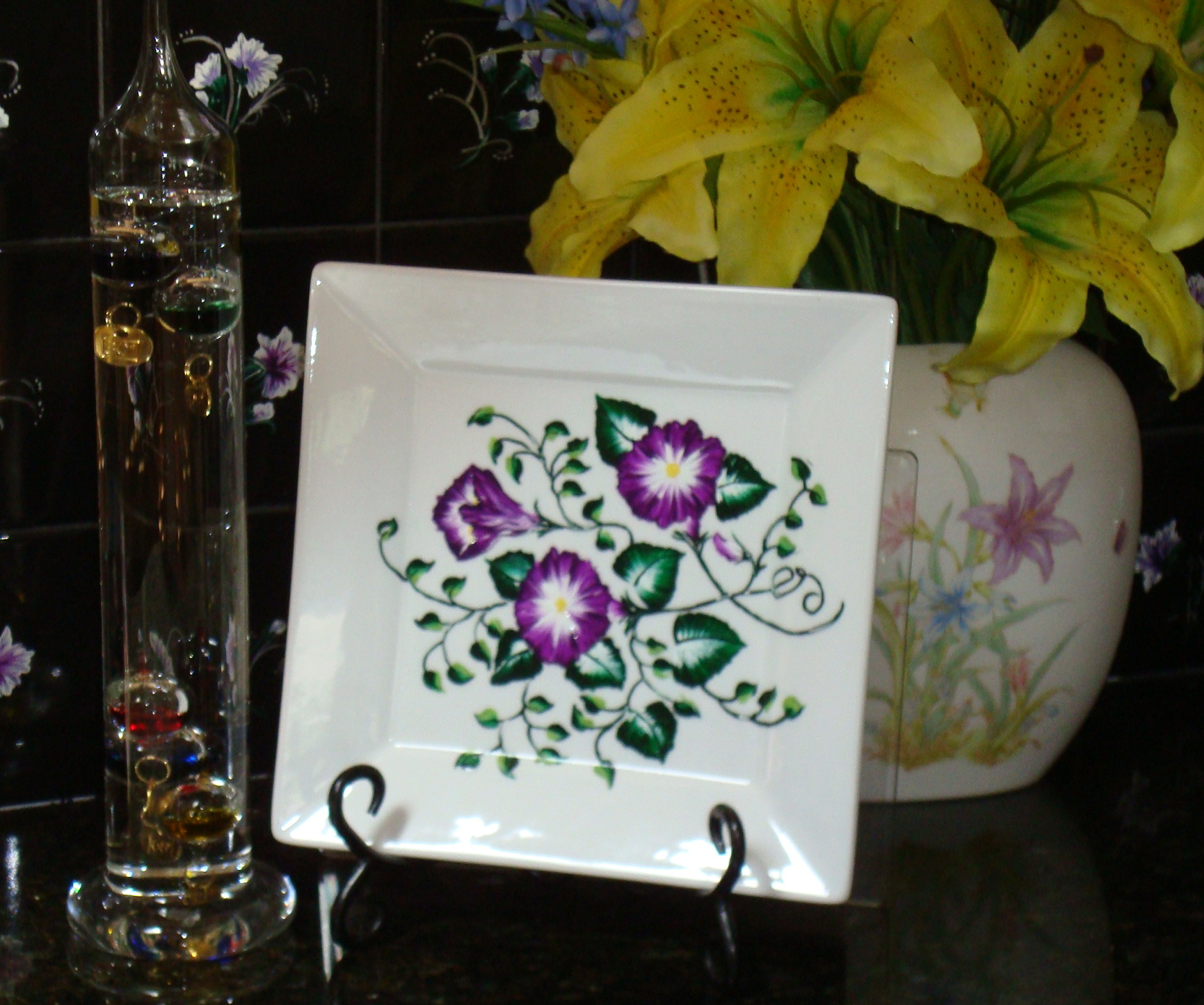 Square Decorative Ornamental Display Plate With Painted Flowers